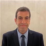 Profesor de Oratoria y Comunicación, también de Periodismo y Motivación profesional para todas las edades.